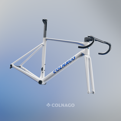 V5 RS Frameset VRWB UAE Team ADQ Produktbild 1